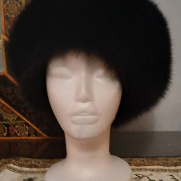 Russian Style Black Fox Fur Hat - Picture 2 of 3